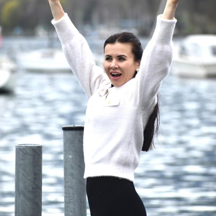Portrait of Ari meditation instructor